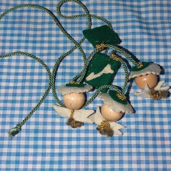 ‎Vintage handmade holiday garland - Picture 2 of 4